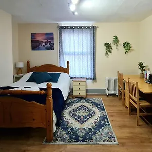 https://lovely-private-room-near-central-london.cambridgehotelsuk.com